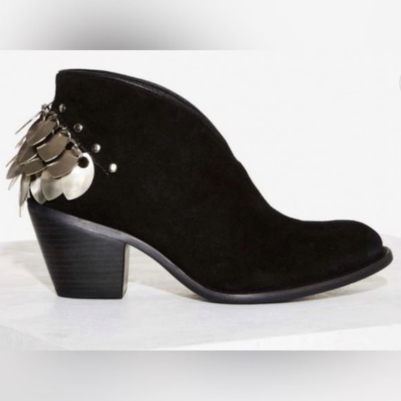 Matisse Shoes - NIB black suede Matisse Understated Double Jay bootie 8.5